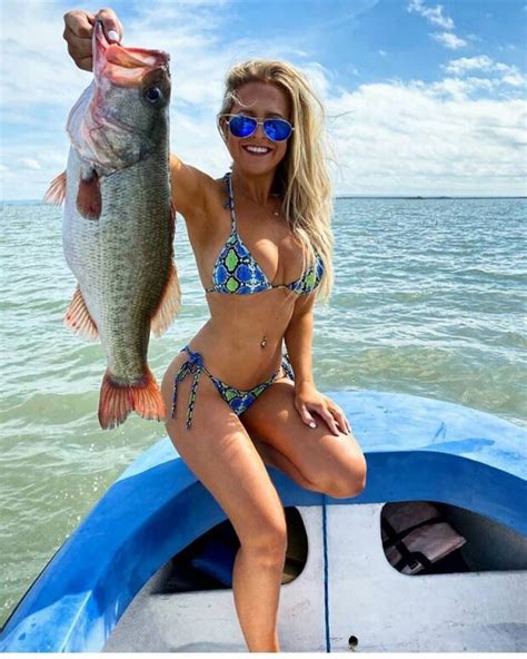 Hot Babe Holding Huge Largemouth Bass Mestrip