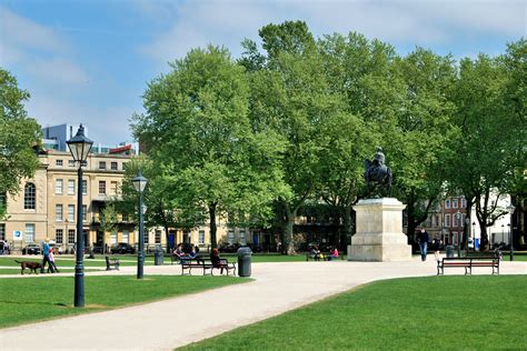 filequeen square bristol april jpg wikipedia   encyclopedia