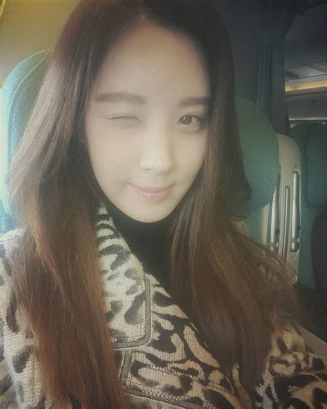Snsd Seohyun Greets Fans With Her Cute Wink Seohyun Snsd Girls