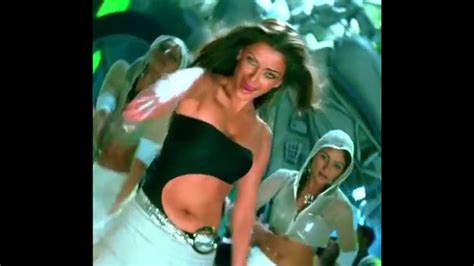 Aishwarya Rai Closeup In Crazy Kiya Re Hot Youtube