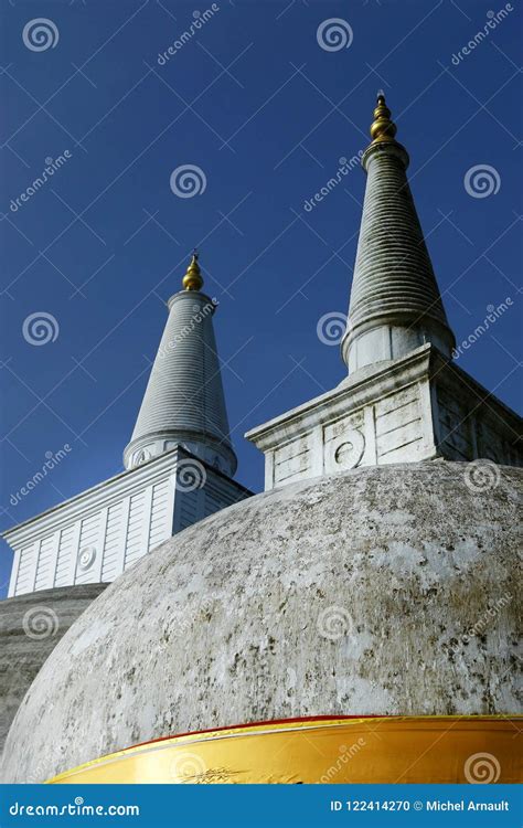 buddhist stupa  sri lanka stock photo image  culture pagoda