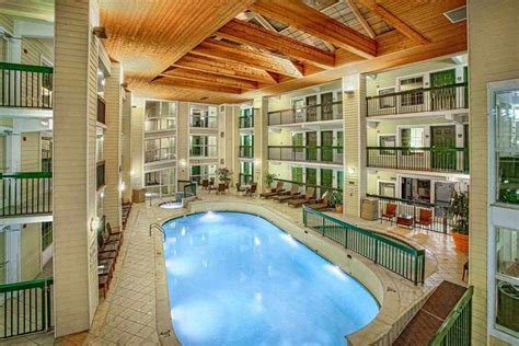 hotels  pigeon forge tn  indoor pool  wow travel