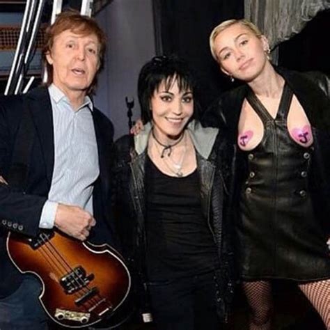 Miley Cyrus Honours Joan Jett With Half Naked Performance In Nipple