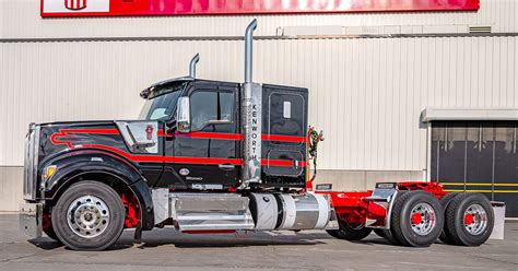 kenworth adds   flat roof sleeper   cab height applications supply post canadas