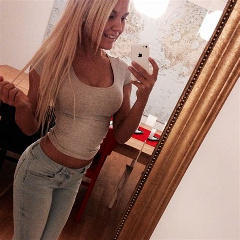 pretty blonde selfie g48r13l