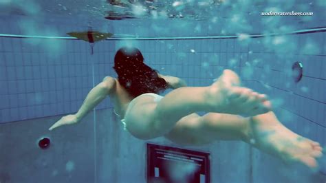 underwater show first dressed then naked alla birtakik