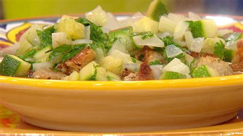 Zucchini And Fennel Soup With Garlic Croutons Rachael Ray Show