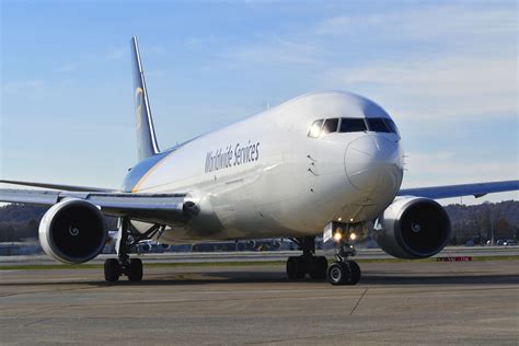 ups  ordered   freighters  boeing copyright boeing