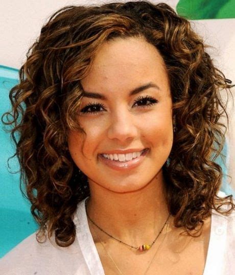 Hairstyles For Curly Hair And Round Faces