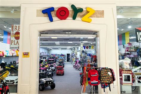 toys    suing  houston toy store  alleged copyright