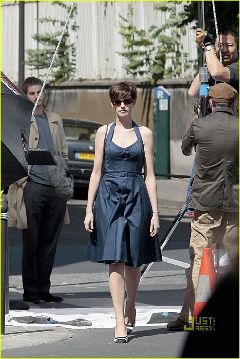 Anne Hathaway Debuts New Cropped Do Photo 2476716 Anne
