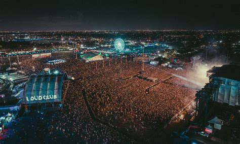 aerial view   crowd   concert   middle   large city