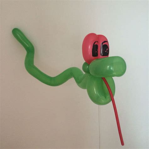 easy balloon twisting snake balloon twisting snake green red