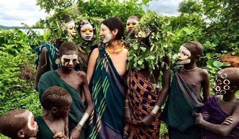 日本女攝影師 Yoshida Nagi 拍攝非洲裸體部族，一同裸體以示敬意 ヨシダナギ アフリカ 写真家