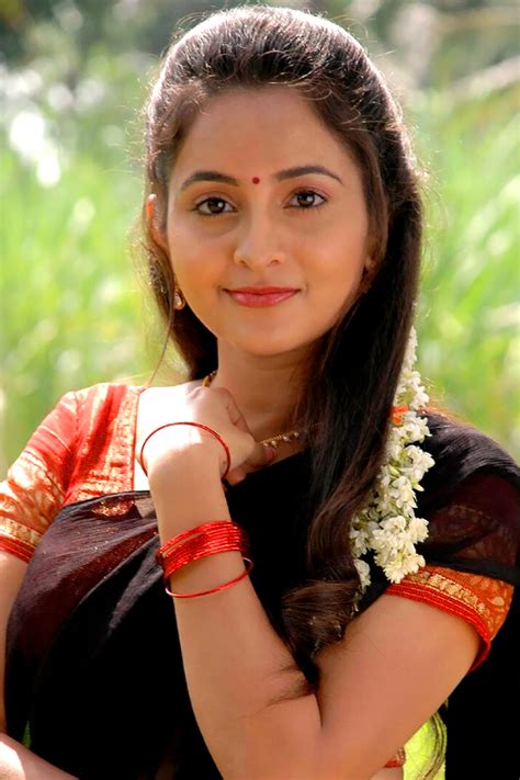 actress bhama cute  rde sarree  black blouse  hq image photo