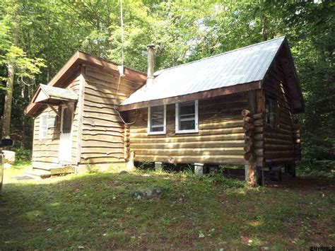 sq ft log cabin   acres  bleecker ny
