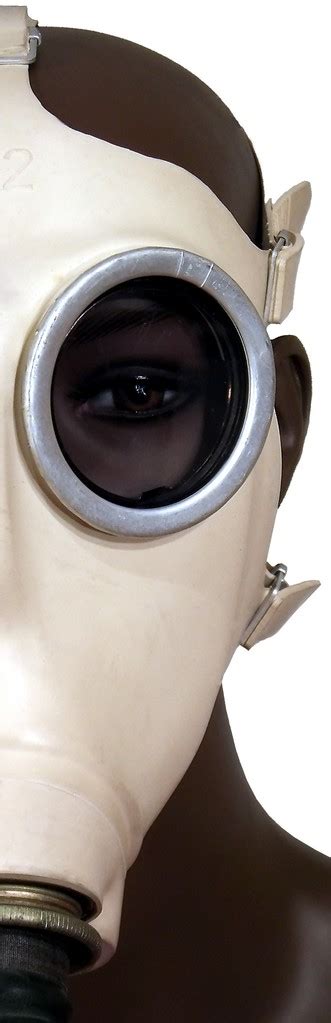 underlatex gasmasken und schutzanzuege