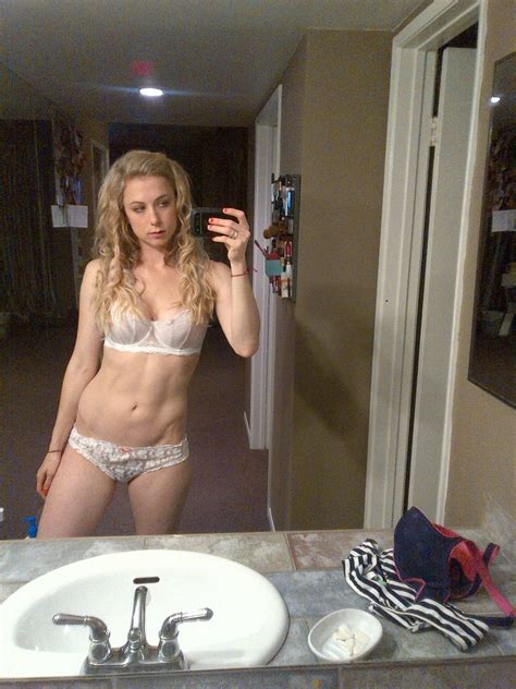 iliza shlesinger thefappening leaked over hot 200 photos the fappening