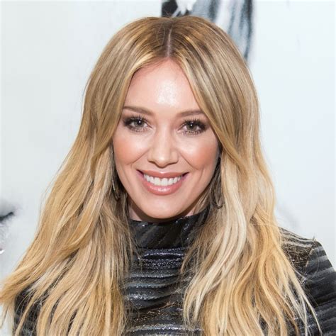 hilary duff debuts new pink hair glamour