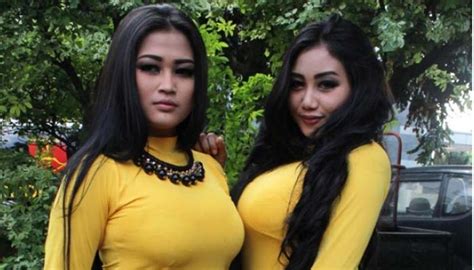 foto artis dgn buah dada besar ini dia 6 artis indonesia dengan payudara jumbo topikindo
