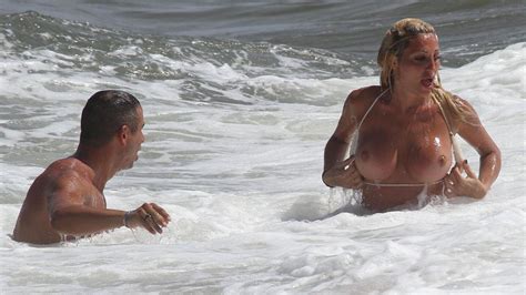 vicky xipolitakis besos caricias topless ¿y sexo en la playa infobae