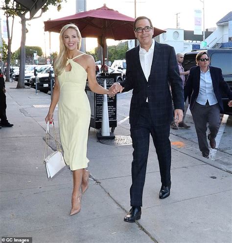 actress louise linton wows at buckingham palace state
