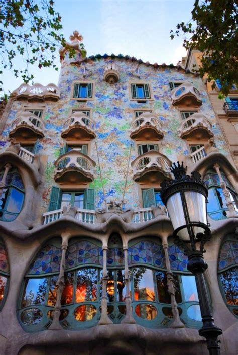 buildings   visit  barcelona designed  antoni gaudi