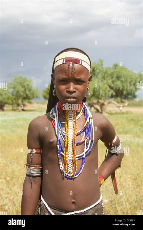 portrait eines mädchens erbore omo valley südlichen Äthiopien