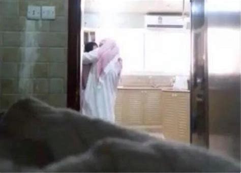 Video Saudi Man Caught In The Act By Wife S Secret Camera