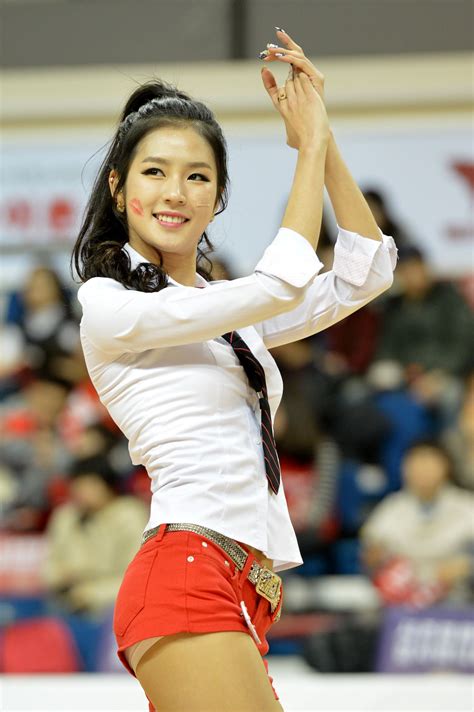newsis pretty korean girls asian cheerleader race queen