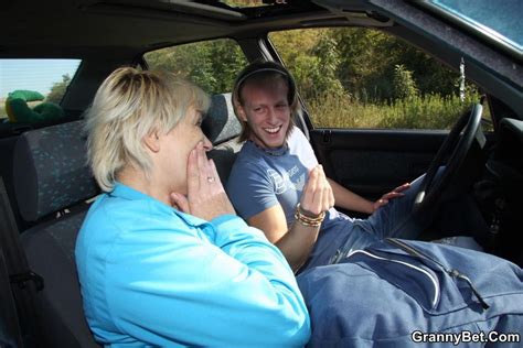 hitchhiking granny getting a hard fuck and a ride pichunter