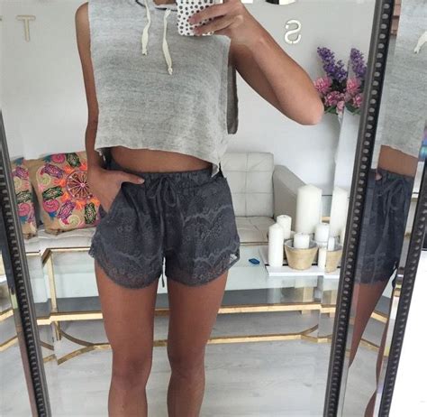 who s the girl who takes all these mirror selfies sabo skirt cute