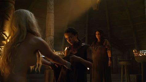 nude video celebs emilia clarke sexy game of thrones s06e03 2016