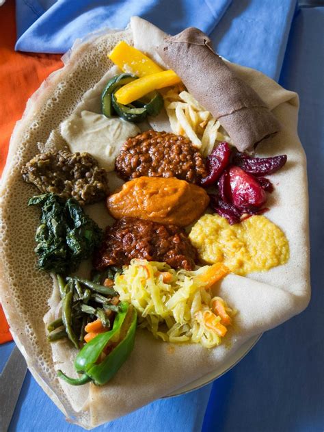 delicious ethiopian dishes  kinds  eaters  enjoy