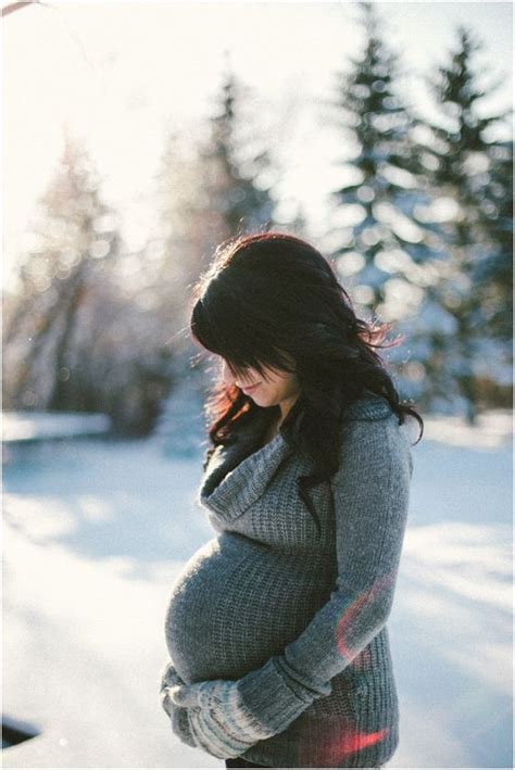 adorable winter maternity pictures