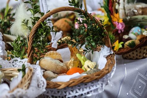 czego nie mozna wkladac  koszyczka wielkanocnego lista produktow