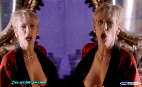jamie lee curtis showing her nice tits in nude movie scenes pichunter