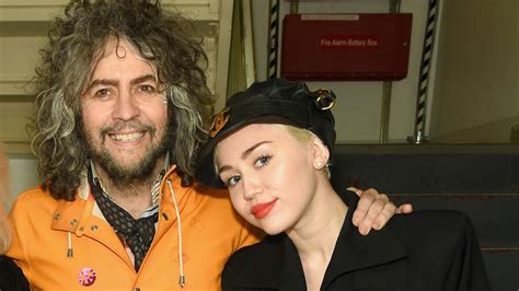 flaming lips frontman wayne coyne says miley cyrus texts him pictures of herself peeing