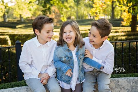 tres hermanos adorables mónica reverte fotografía fotografía de