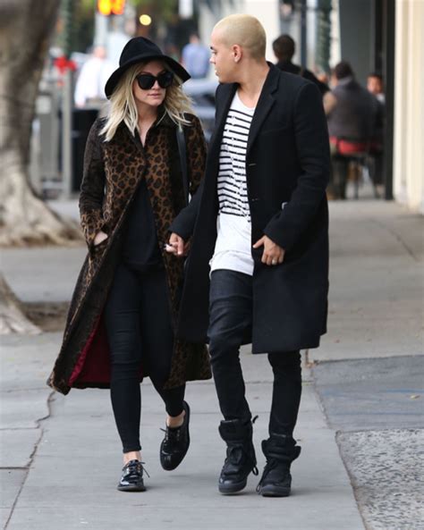 pregnant ashlee simpson and evan ross shopping in west