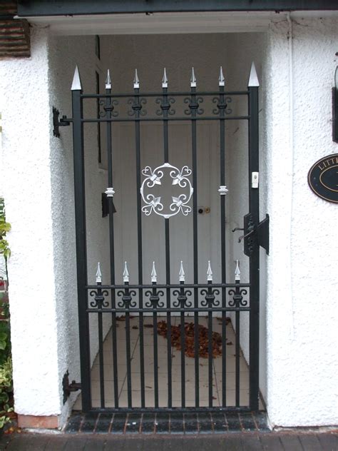 security gates commerical domestic theam security
