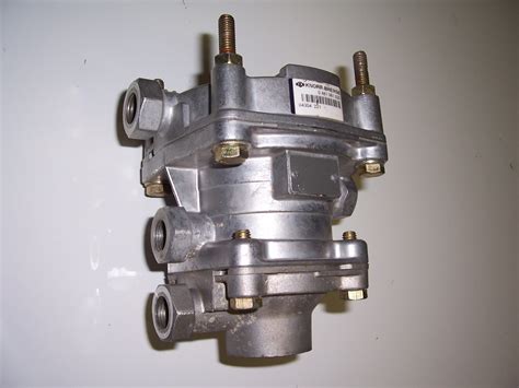 filetrailer brake relay valvejpg wikimedia commons