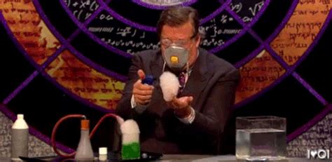 qi gif find share  giphy
