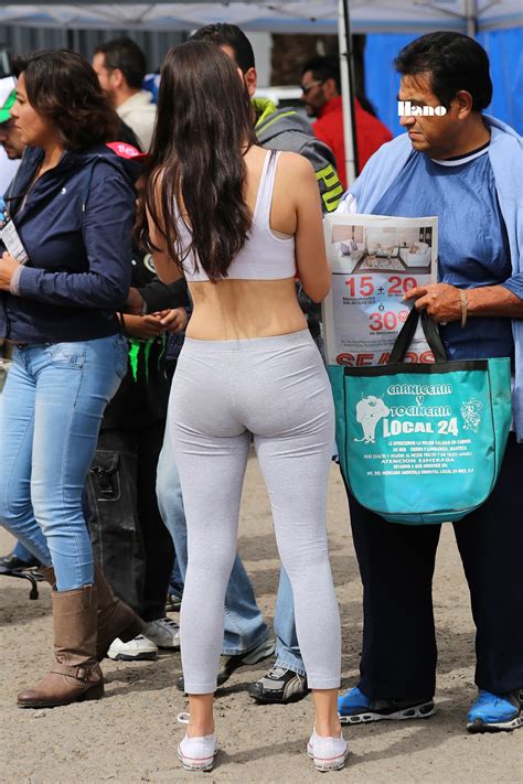 round perfect ass in jeans candid divine butts milf street candid sexy erotic girls