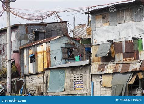 poverty   streets  manila   philippines editorial