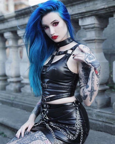 Pin By 𝕷𝖚𝖆𝖓 𝕾𝖙𝖔𝖐𝖊𝖘 On Blue Astrid Hot Goth Girls Fashion Goth Girls