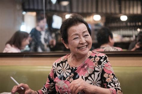 「撮影現場に見に行くだけのつもりが」83歳でセクシー女優になった小笠原裕子さん（88）の人生の転機それでも「やっぱり死んだパパ（夫）とが1