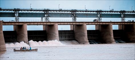 advantages  disadvantages  hydropower practically living green