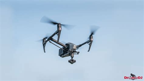 flying  drone  winter follow  tips