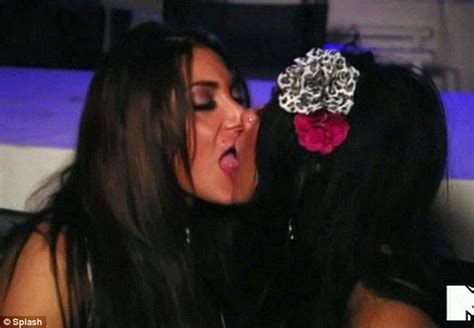 jersey shore s deena and snooki shock housemates as they
